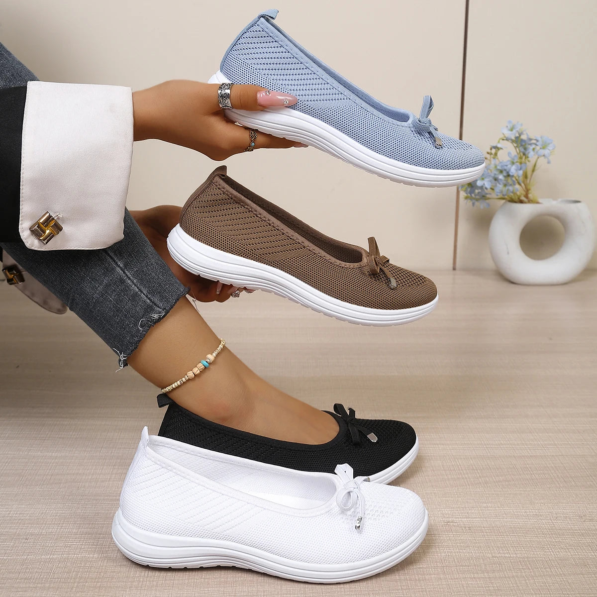 BellaKnit Grace – Sabrinas barefoot respiráveis em malha com laço decorativo